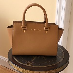 Michael Kors Selma medium bag. Great condition